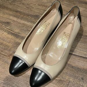 Vintage Salvatore Ferragamo Black and Cream Pumps Sz 40